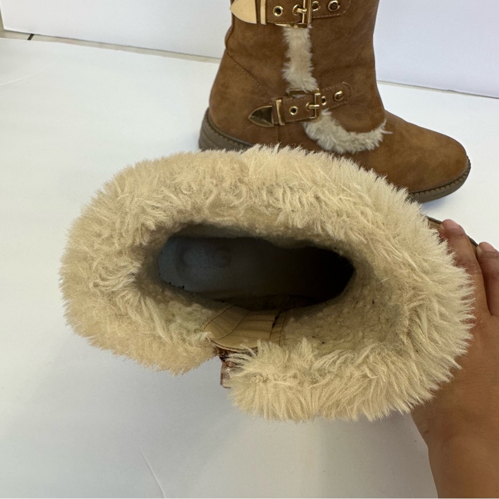 GBG Los Angeles 7 Women's Garit Lug Sole Tan Furry Gold Buckle Accent Boots - Picture 8 of 11